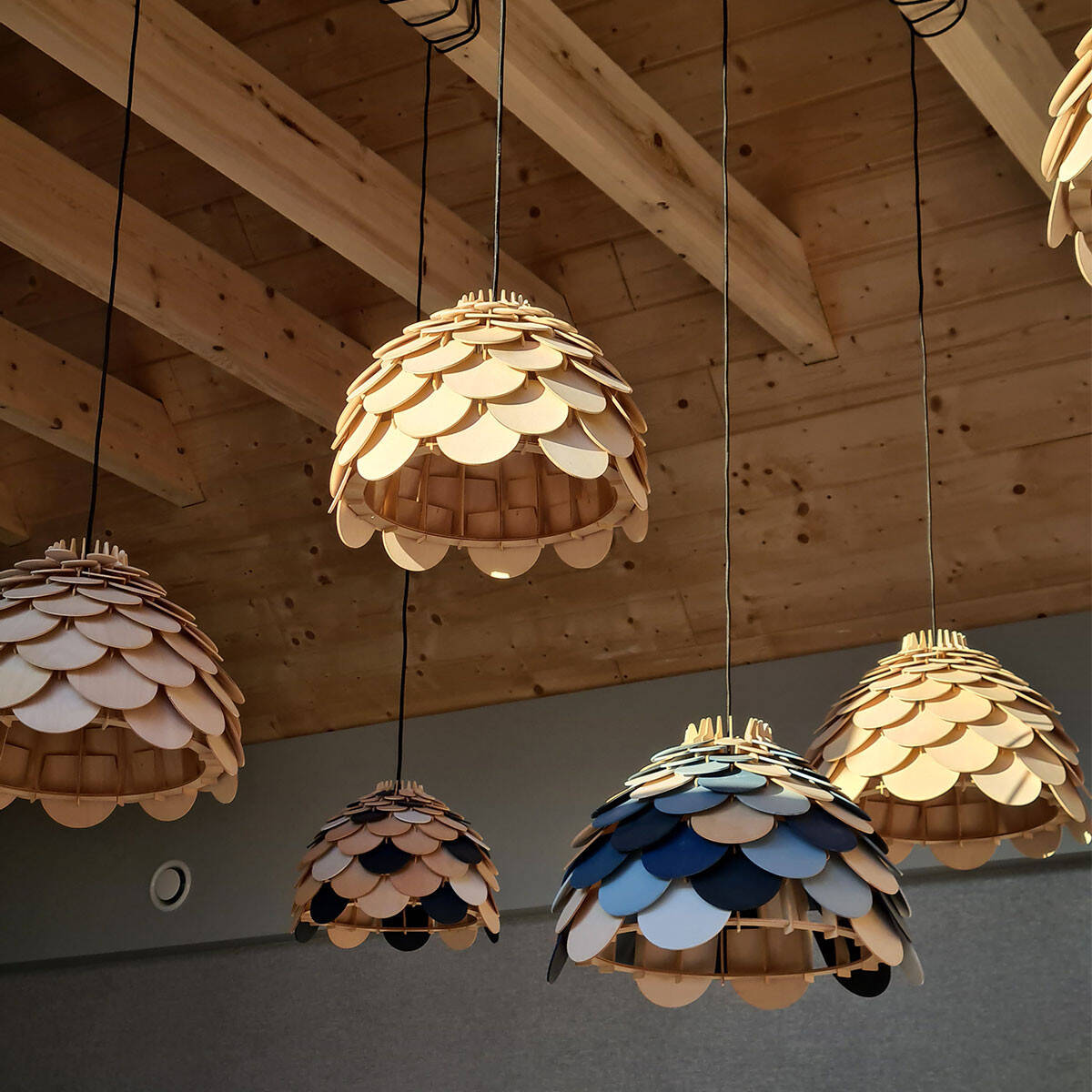 Drewniana lampa BURGO wisząca śr 35cm