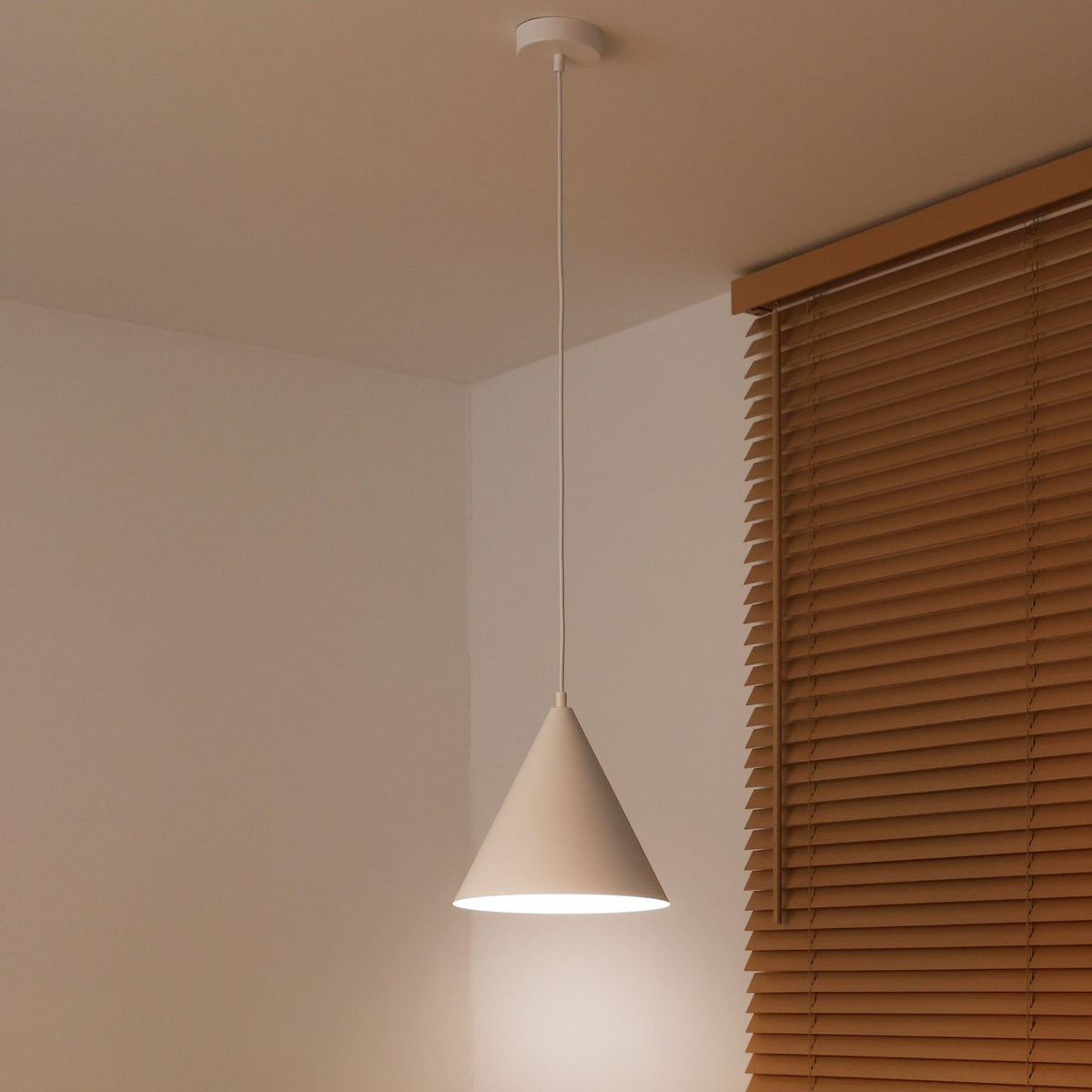 Lampa wisząca DUOLLA IRONLINE METALOWY STOŻEK BIAŁY 70606 Biały/n/a 1xE27 średn.25cm