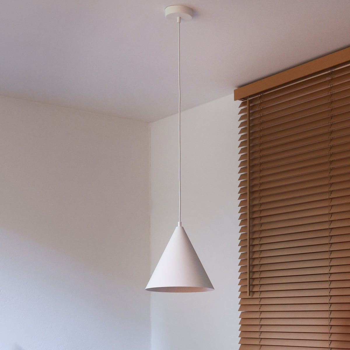 Lampa wisząca DUOLLA IRONLINE METALOWY STOŻEK BIAŁY 70606 Biały/n/a 1xE27 średn.25cm